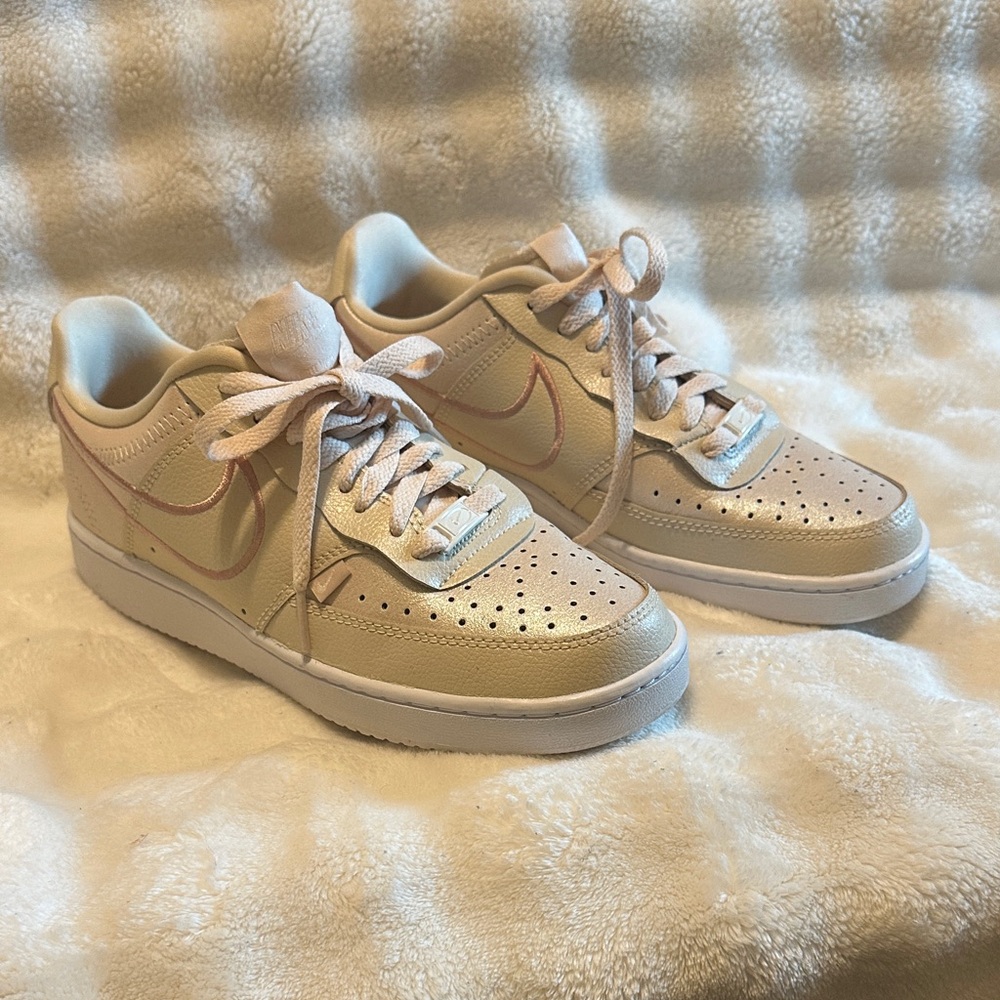 Nike Low-Top Sneakers in Cream with Pink Swoosh